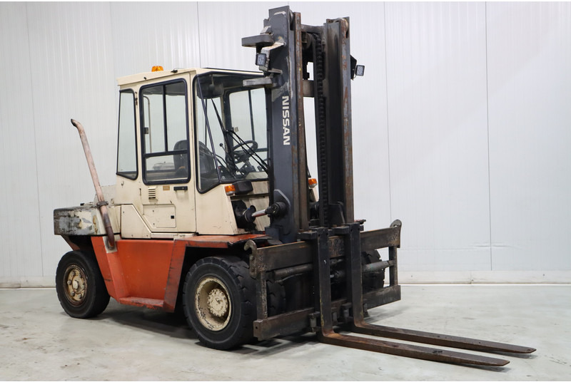 Nissan VF05H70U - Diesel forklift: picture 1 Nissan VF05H70U - Diesel forklift: picture 1