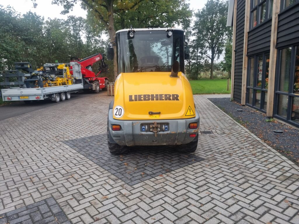 LIEBHERR L506C - Wheel loader: picture 5 LIEBHERR L506C - Wheel loader: picture 5