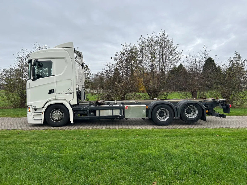 Scania 590S V8 NGS | 6x2 NB | FULL AIR | 10 WHEEL BOUGY - Container transporter/ Swap body truck: picture 2 Scania 590S V8 NGS | 6x2 NB | FULL AIR | 10 WHEEL BOUGY - Container transporter/ Swap body truck: picture 2
