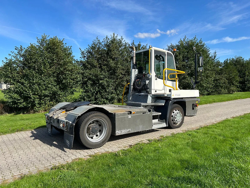 Terberg YT 223 | LOW HOURS | AIRCO | MEGA LOW LOADER | - Terminal tractor: picture 5 Terberg YT 223 | LOW HOURS | AIRCO | MEGA LOW LOADER | - Terminal tractor: picture 5