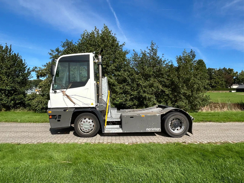 Terberg YT 223 | LOW HOURS | AIRCO | MEGA LOW LOADER | - Terminal tractor: picture 4 Terberg YT 223 | LOW HOURS | AIRCO | MEGA LOW LOADER | - Terminal tractor: picture 4