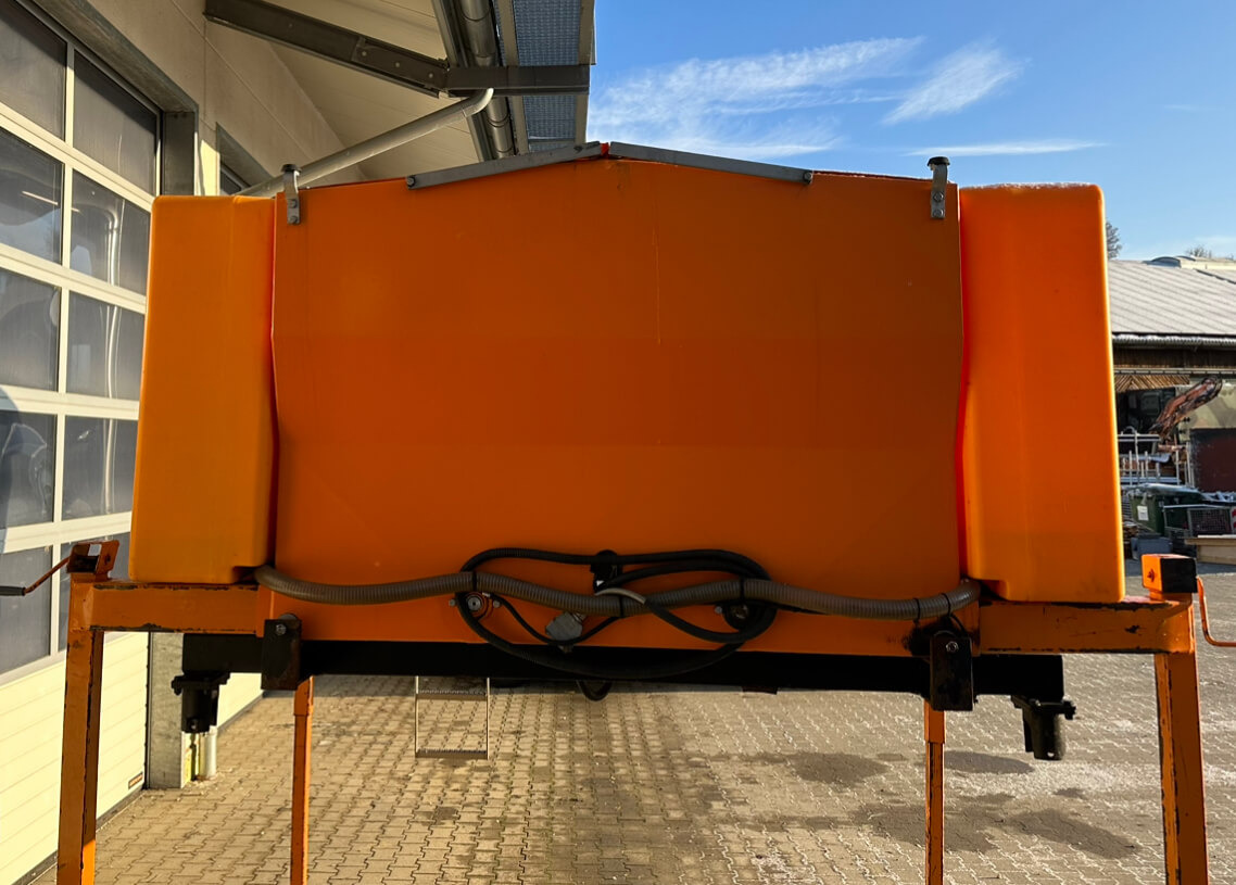 Unimog Salzstreuer Gmeiner 4000TCFS - Sand/ Salt spreader: picture 5 Unimog Salzstreuer Gmeiner 4000TCFS - Sand/ Salt spreader: picture 5