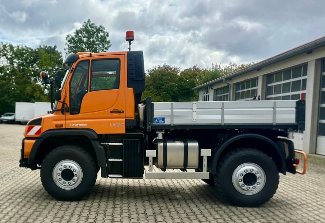 Unimog 530 - U530 405 44301 Mercedes Benz 405 - Utility/ Special vehicle: picture 2 Unimog 530 - U530 405 44301 Mercedes Benz 405 - Utility/ Special vehicle: picture 2