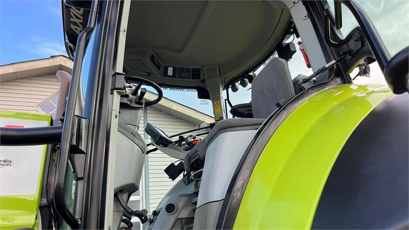 Claas Axion 930 CMatic Med næsten nye dæk, frontlift og - Farm tractor: picture 4 Claas Axion 930 CMatic Med næsten nye dæk, frontlift og - Farm tractor: picture 4