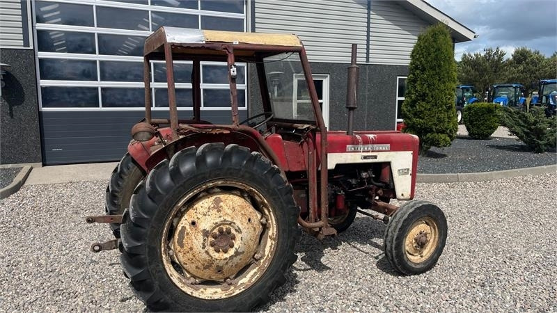 Farm tractor IH 434: picture 11