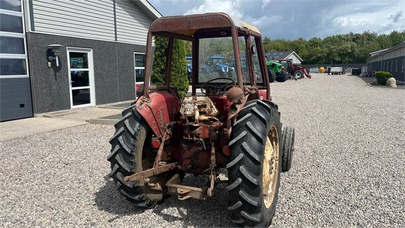 Farm tractor IH 434: picture 13