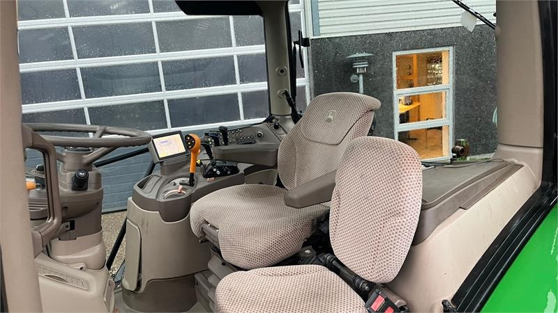 John Deere 6125R AutoQuad - Farm tractor: picture 5 John Deere 6125R AutoQuad - Farm tractor: picture 5