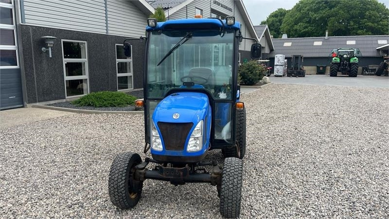 Farm tractor New Holland TC35DA: picture 11
