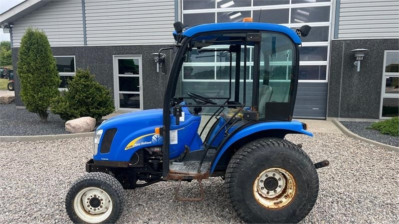 Farm tractor New Holland TC35DA: picture 12