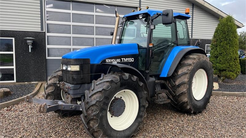 New Holland TM150 Med frontlift - Farm tractor: picture 2 New Holland TM150 Med frontlift - Farm tractor: picture 2