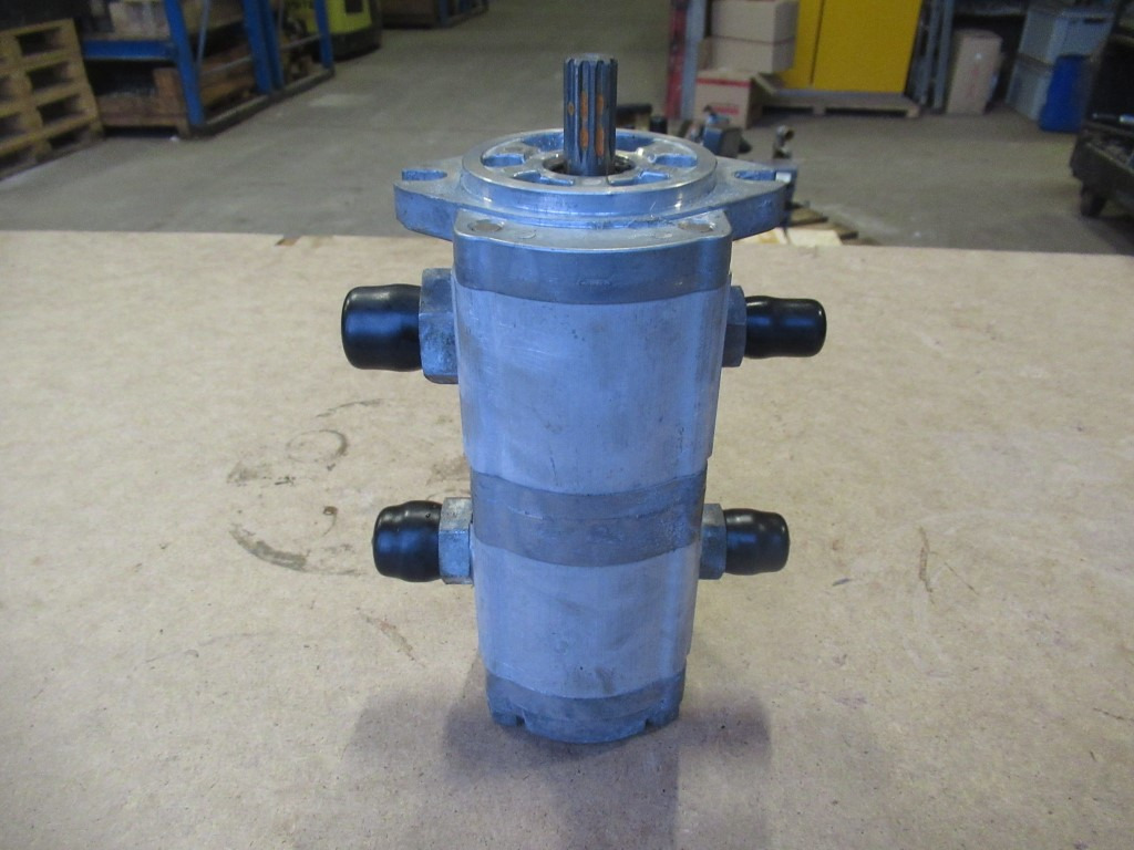 Hitachi 9218031 - - Steering pump for Construction machinery: picture 2 Hitachi 9218031 - - Steering pump for Construction machinery: picture 2