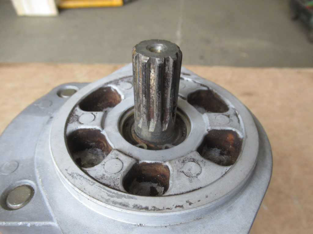 Hitachi 9218031 - - Steering pump for Construction machinery: picture 5 Hitachi 9218031 - - Steering pump for Construction machinery: picture 5