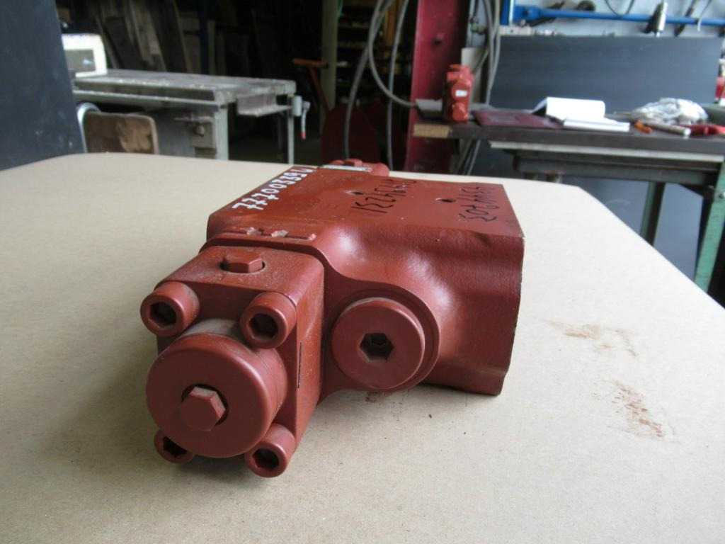 Kayaba 21960-60115 - - Brake valve for Construction machinery: picture 4 Kayaba 21960-60115 - - Brake valve for Construction machinery: picture 4