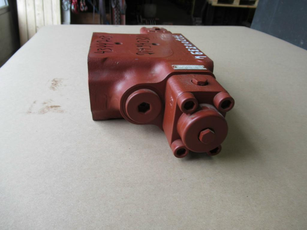 Kayaba 21960-60115 - - Brake valve for Construction machinery: picture 3 Kayaba 21960-60115 - - Brake valve for Construction machinery: picture 3