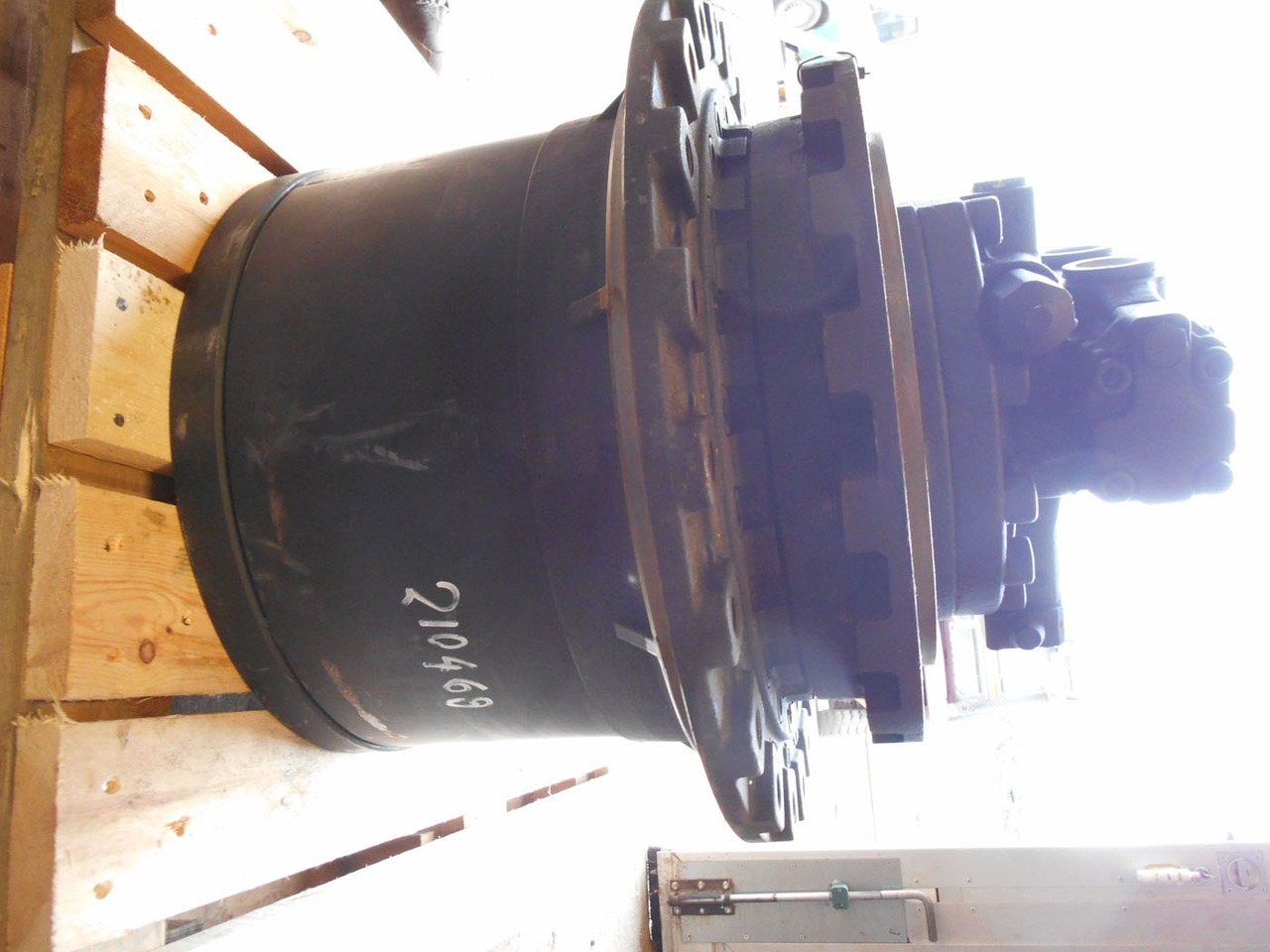 New Holland LB15V00002F3 - Final drive for Construction machinery: picture 3 New Holland LB15V00002F3 - Final drive for Construction machinery: picture 3