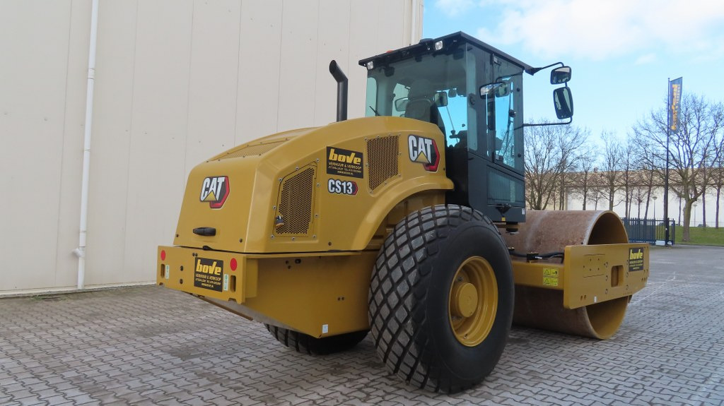 Caterpillar CS66B - Compactor: picture 2 Caterpillar CS66B - Compactor: picture 2