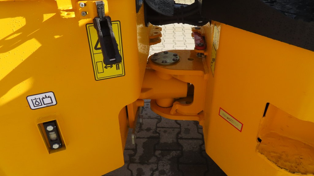 Road roller JCB CT380-130: picture 13