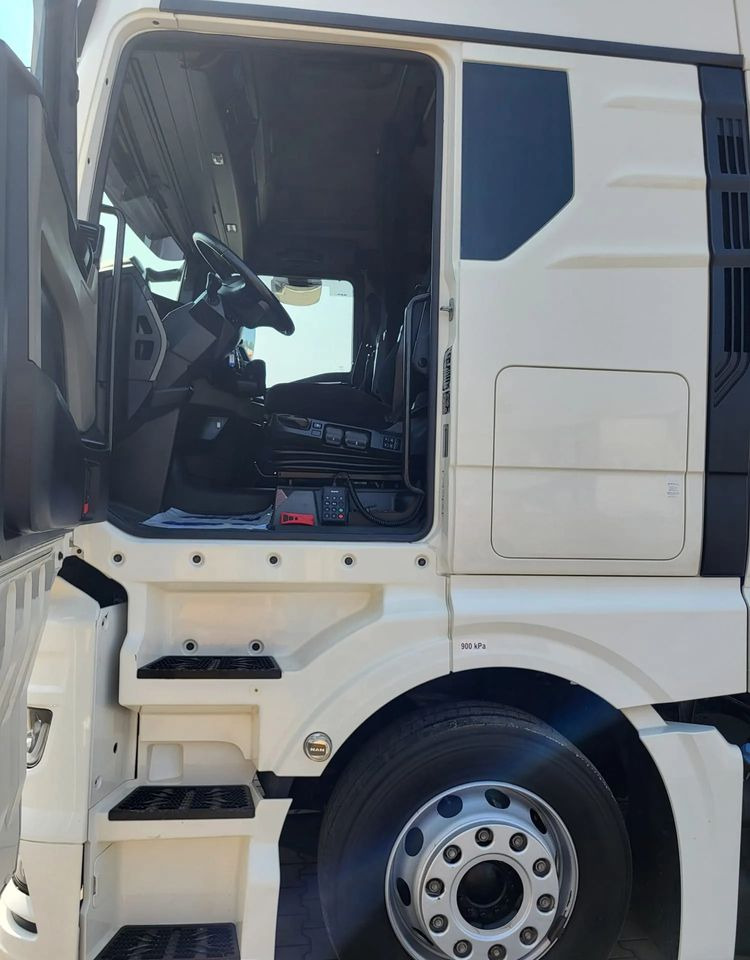 Tractor truck MAN TGX 18.470: picture 15