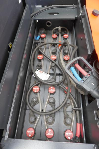 Linde V 10-02 5212-02 - Order picker: picture 5 Linde V 10-02 5212-02 - Order picker: picture 5
