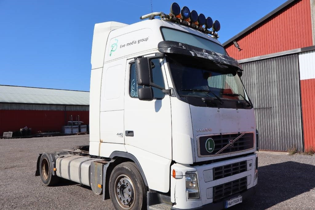 Volvo FH 440 4X2 serie 8147 - Tractor truck: picture 2 Volvo FH 440 4X2 serie 8147 - Tractor truck: picture 2