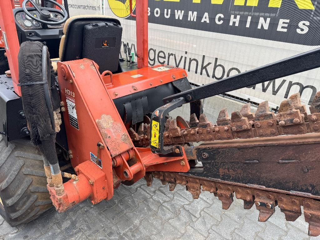 Trencher Ditch Witch RT 40: picture 9 Trencher Ditch Witch RT 40: picture 9
