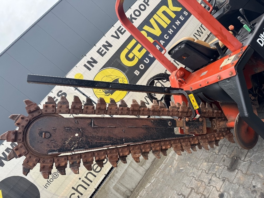 Trencher Ditch Witch RT 40: picture 12 Trencher Ditch Witch RT 40: picture 12
