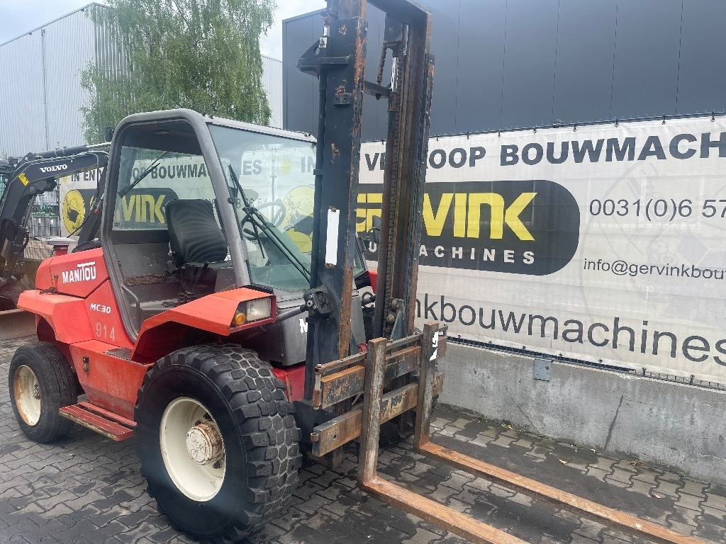 Manitou MC 30 - Rough terrain forklift: picture 3 Manitou MC 30 - Rough terrain forklift: picture 3