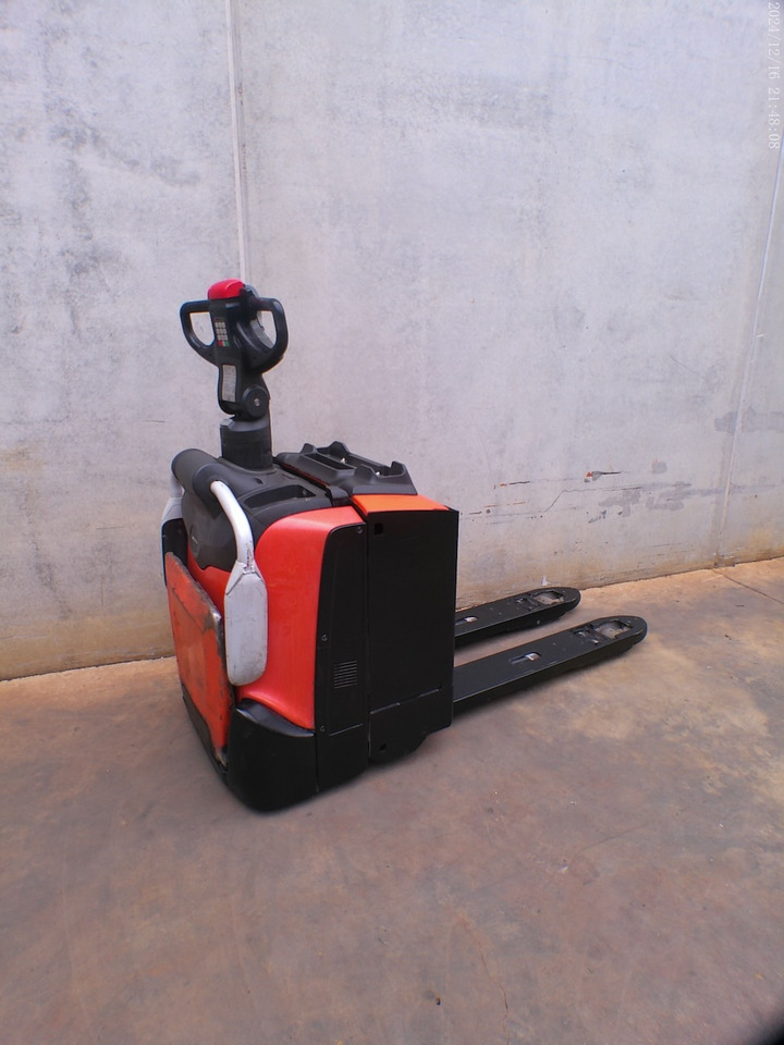 BT LPE 200 - Pallet truck: picture 3 BT LPE 200 - Pallet truck: picture 3