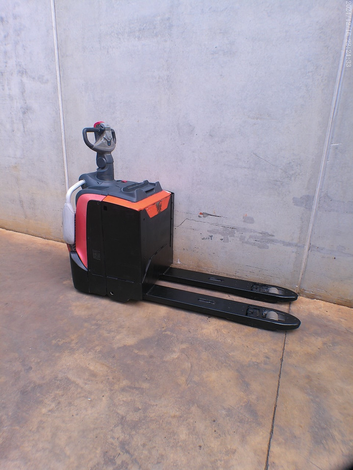 BT LPE 200 - Pallet truck: picture 4 BT LPE 200 - Pallet truck: picture 4