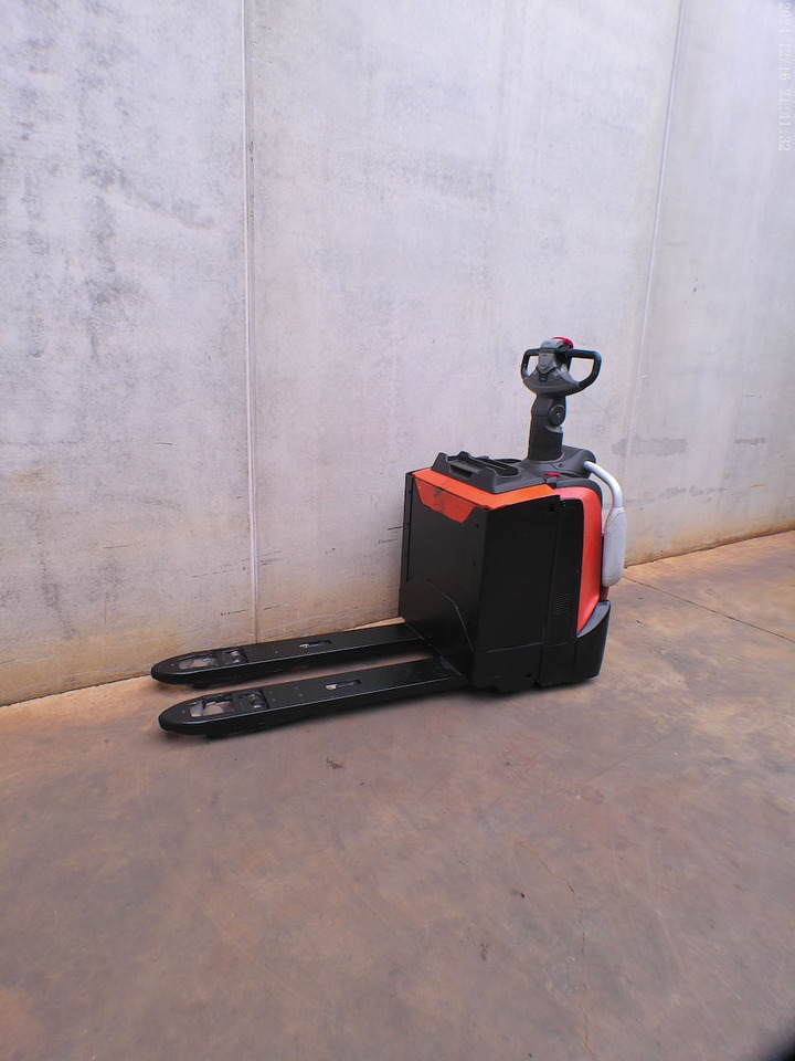 BT LPE 200 - Pallet truck: picture 2 BT LPE 200 - Pallet truck: picture 2