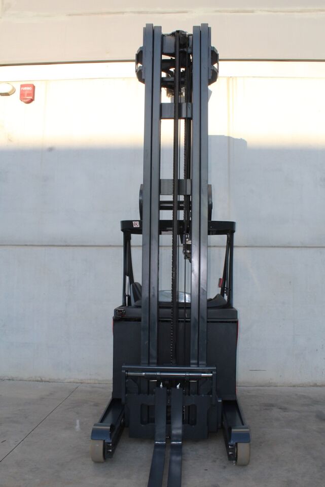 Linde R14HD - Reach truck: picture 5 Linde R14HD - Reach truck: picture 5