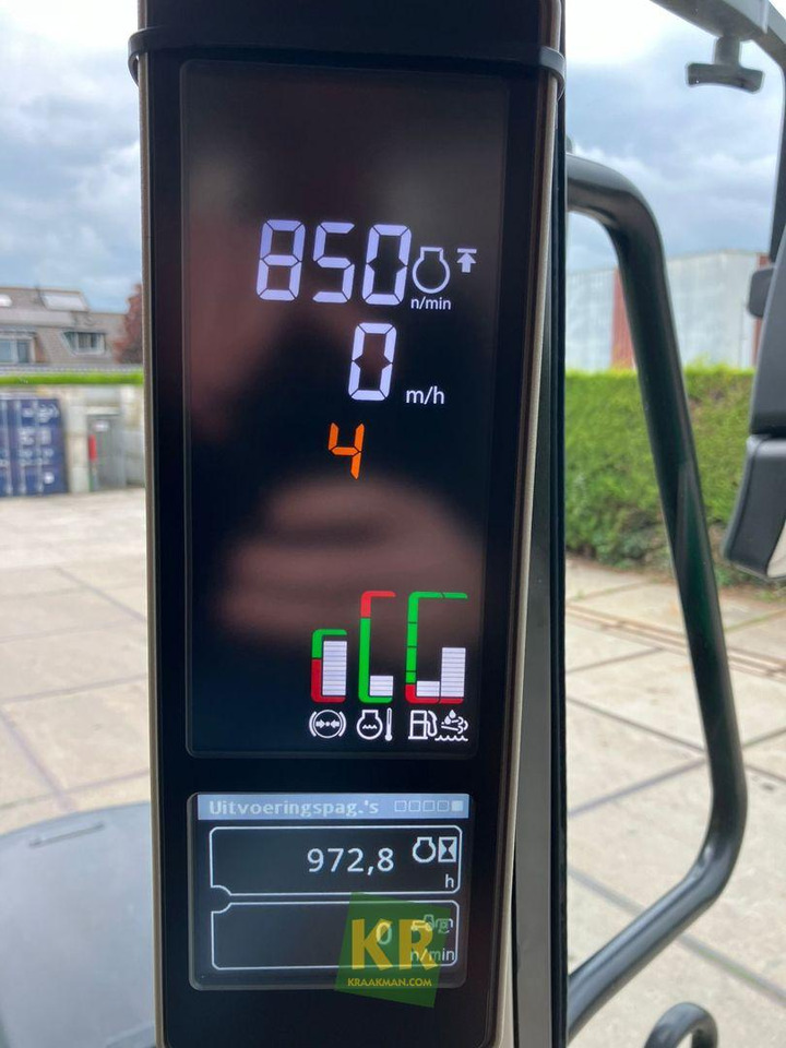 6155M John Deere - Farm tractor: picture 1 6155M John Deere - Farm tractor: picture 1