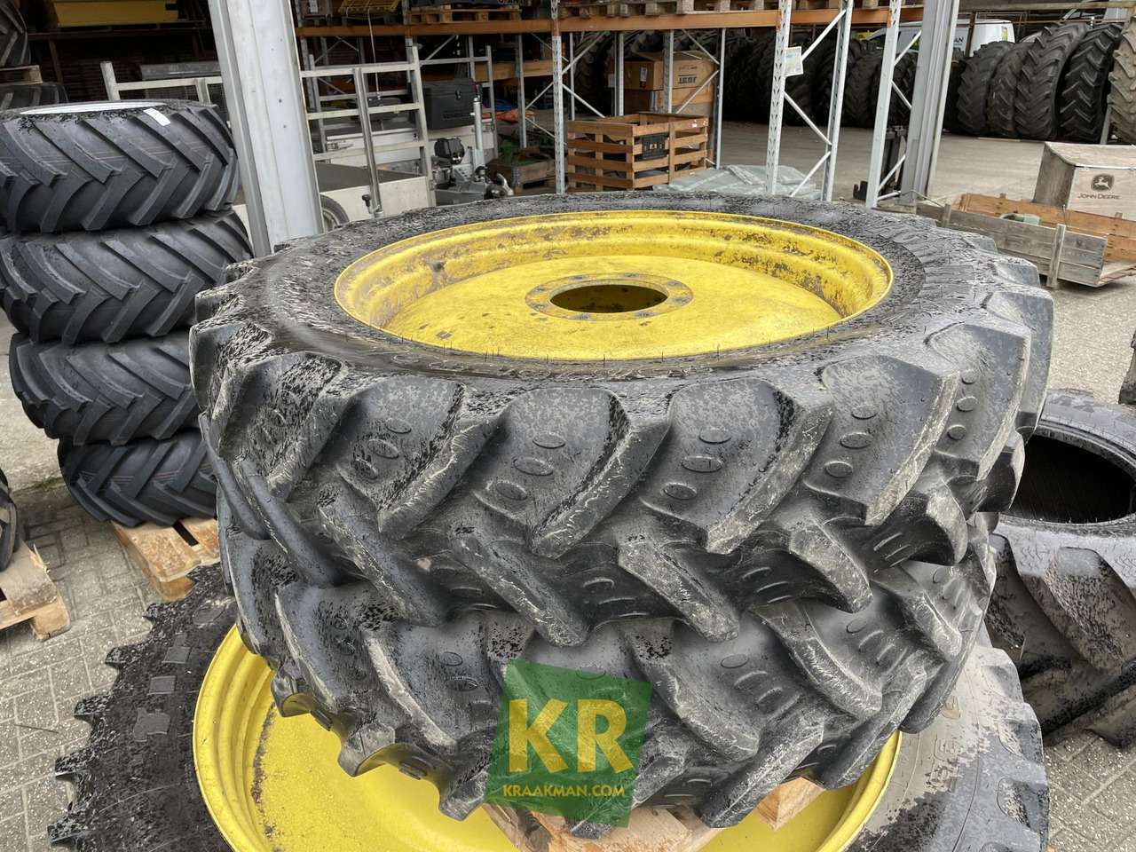 BKT BKT 320/85R36 op velg - Wheel and tire package for Agricultural machinery: picture 1 BKT BKT 320/85R36 op velg - Wheel and tire package for Agricultural machinery: picture 1
