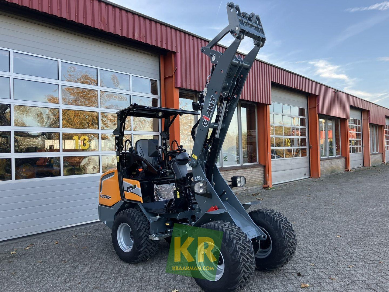G2700 HD+ Giant - Compact loader: picture 3 G2700 HD+ Giant - Compact loader: picture 3