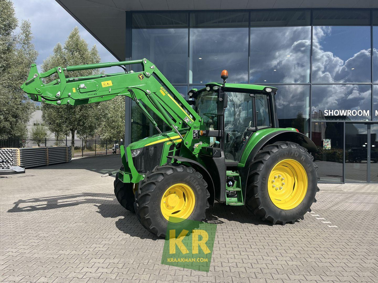 John Deere 6100M - Farm tractor: picture 1 John Deere 6100M - Farm tractor: picture 1