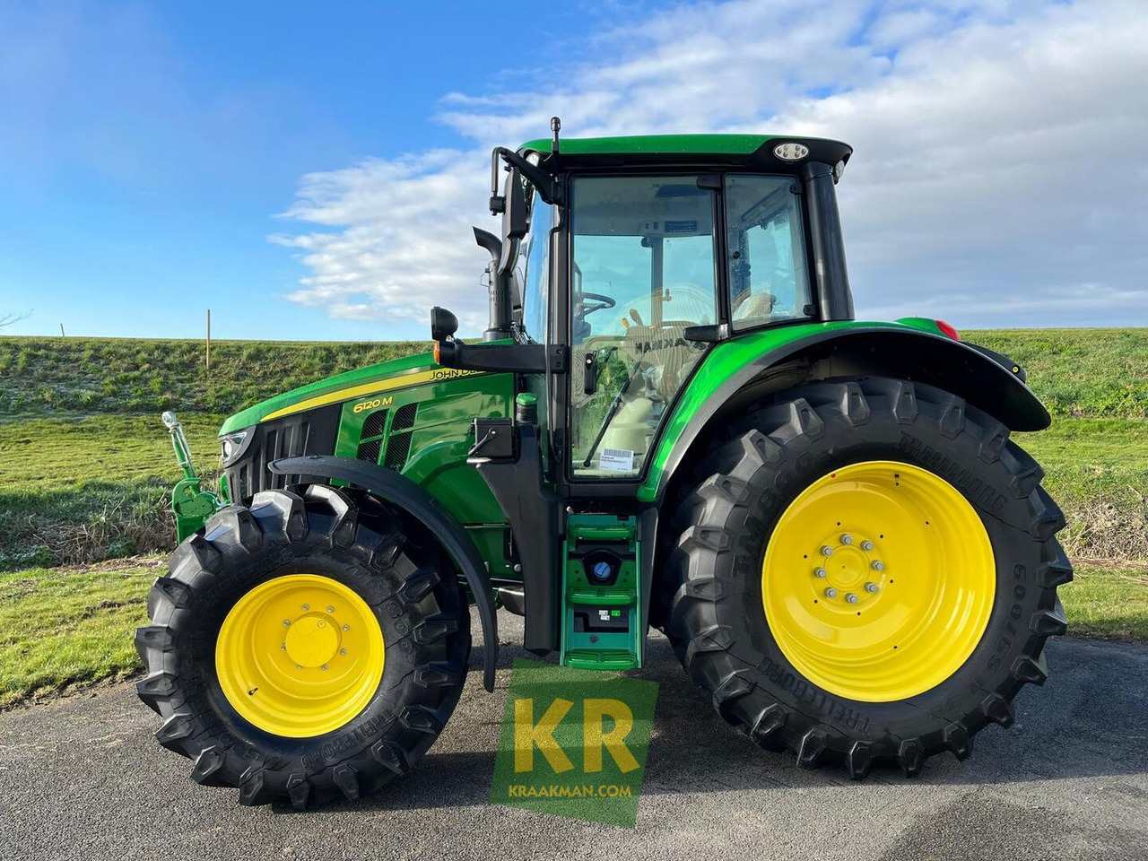 John Deere 6120M - Farm tractor: picture 2 John Deere 6120M - Farm tractor: picture 2