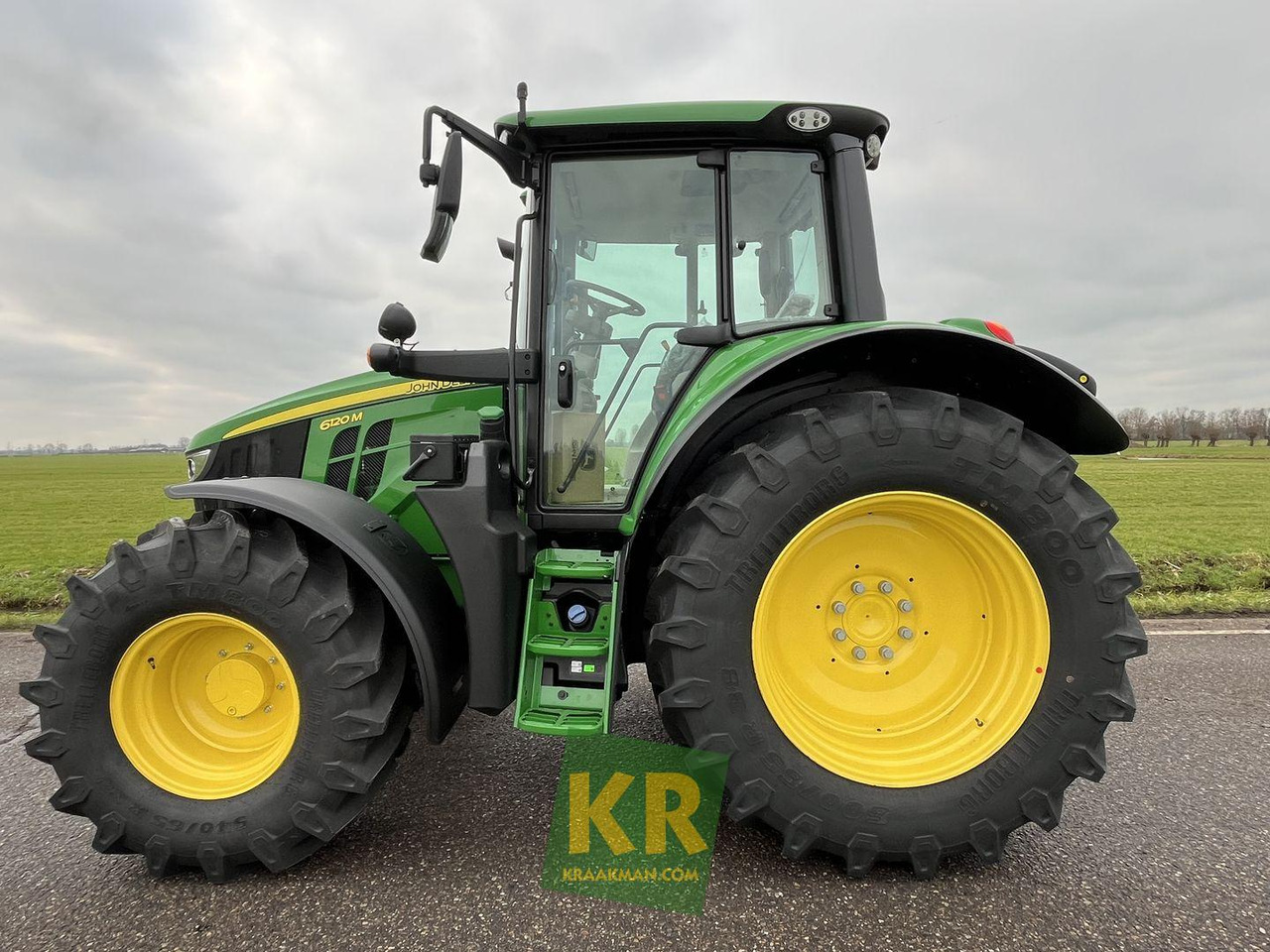 John Deere 6120M - Farm tractor: picture 2 John Deere 6120M - Farm tractor: picture 2