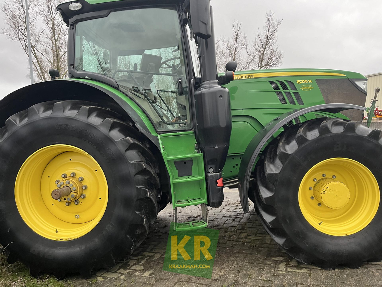 John Deere 6215R - Farm tractor: picture 2 John Deere 6215R - Farm tractor: picture 2