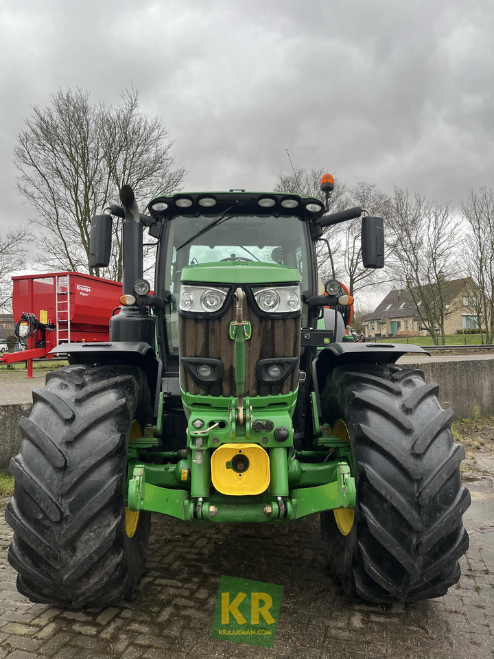 John Deere 6215R - Farm tractor: picture 5 John Deere 6215R - Farm tractor: picture 5