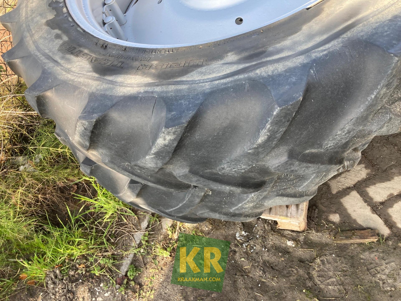 Onderdelen JD John Deere - Wheel and tire package for Agricultural machinery: picture 1 Onderdelen JD John Deere - Wheel and tire package for Agricultural machinery: picture 1