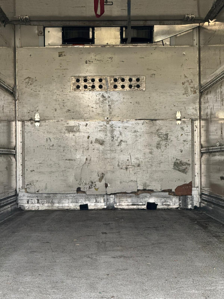 Gray and Adams 2005 Vector 1800 MT – MT-043 - Refrigerator semi-trailer: picture 3 Gray and Adams 2005 Vector 1800 MT – MT-043 - Refrigerator semi-trailer: picture 3