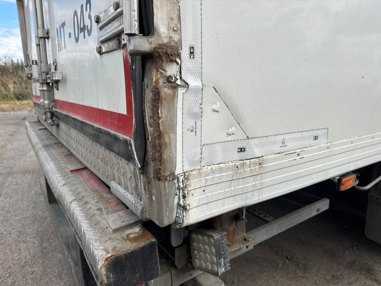 Gray and Adams 2005 Vector 1800 MT – MT-043 - Refrigerator semi-trailer: picture 4 Gray and Adams 2005 Vector 1800 MT – MT-043 - Refrigerator semi-trailer: picture 4