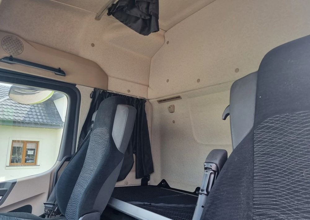 Mercedes-Benz Actros 1836 - Curtain side truck: picture 5 Mercedes-Benz Actros 1836 - Curtain side truck: picture 5