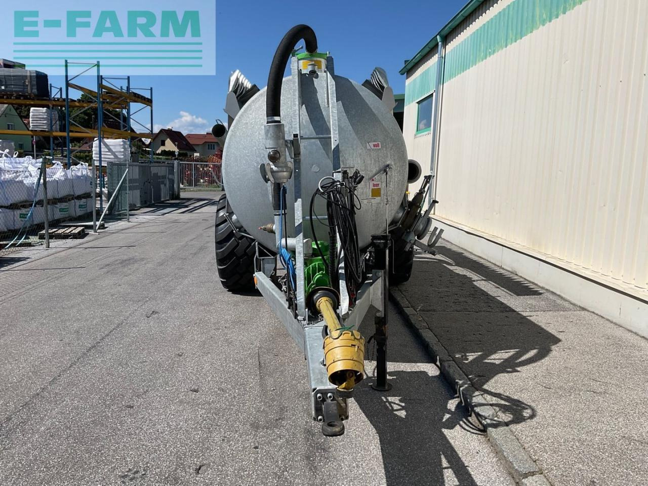 Bauer V 81 mit Schleppfix SFA 9 - Fertilizing equipment: picture 3 Bauer V 81 mit Schleppfix SFA 9 - Fertilizing equipment: picture 3