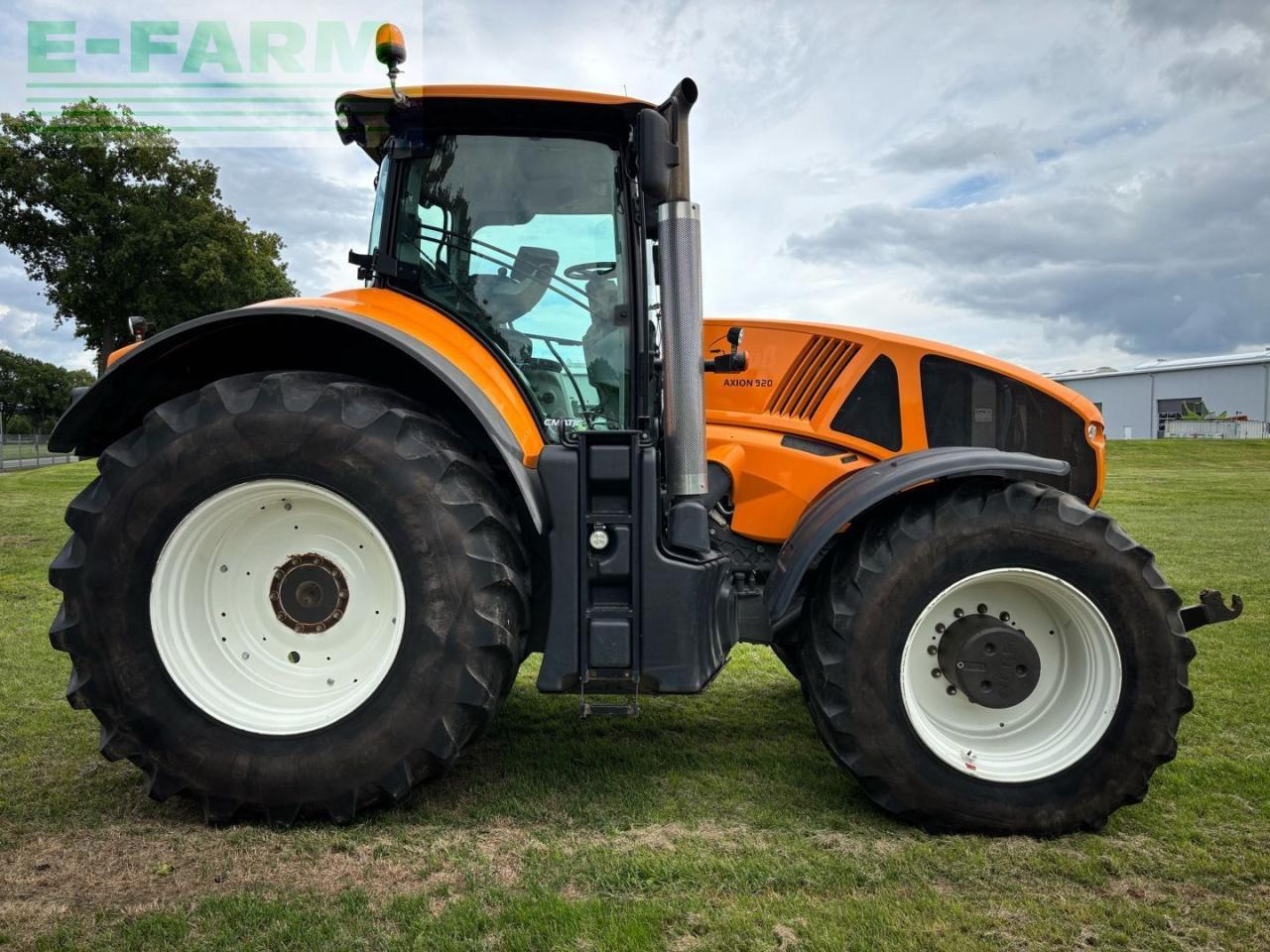 CLAAS AXION 920 with SCR - Farm tractor: picture 5 CLAAS AXION 920 with SCR - Farm tractor: picture 5