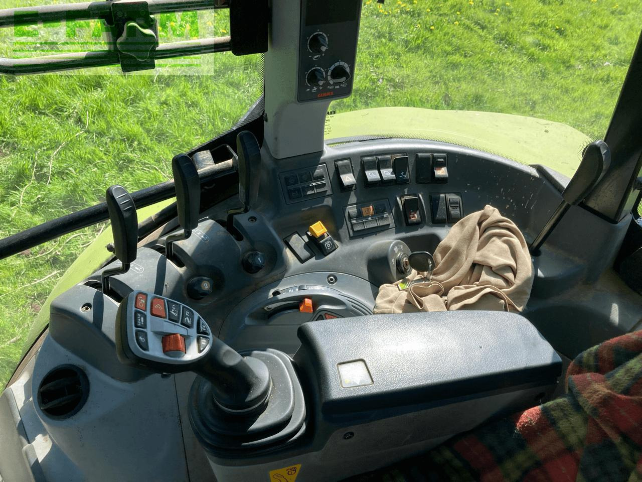 CLAAS arion 450 stage v first claas - Farm tractor: picture 5 CLAAS arion 450 stage v first claas - Farm tractor: picture 5
