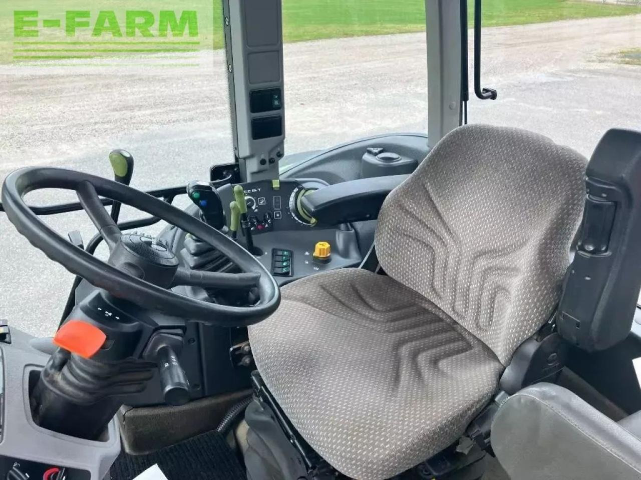 CLAAS arion 630 c C - Farm tractor: picture 4 CLAAS arion 630 c C - Farm tractor: picture 4