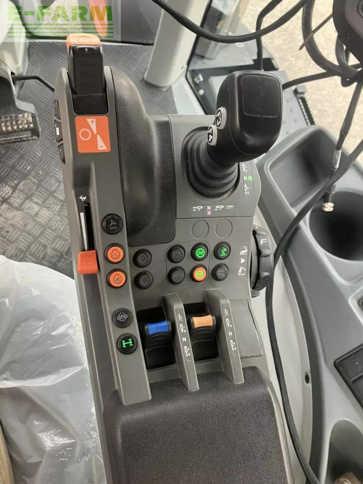 CLAAS axion 810 cmatic s5 cis CMATIC CIS - Farm tractor: picture 4 CLAAS axion 810 cmatic s5 cis CMATIC CIS - Farm tractor: picture 4