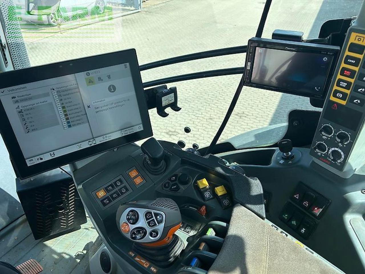 Farm tractor CLAAS axion 870: picture 15 Farm tractor CLAAS axion 870: picture 15