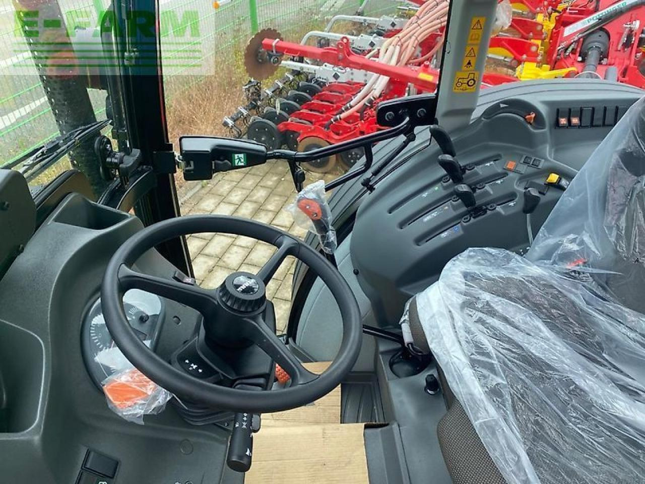 CLAAS elios 210 kabine advanced - Farm tractor: picture 5 CLAAS elios 210 kabine advanced - Farm tractor: picture 5